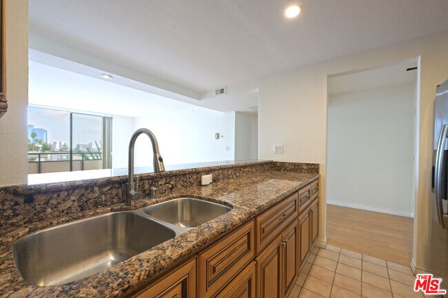 Building Photo - 10535 Wilshire Blvd