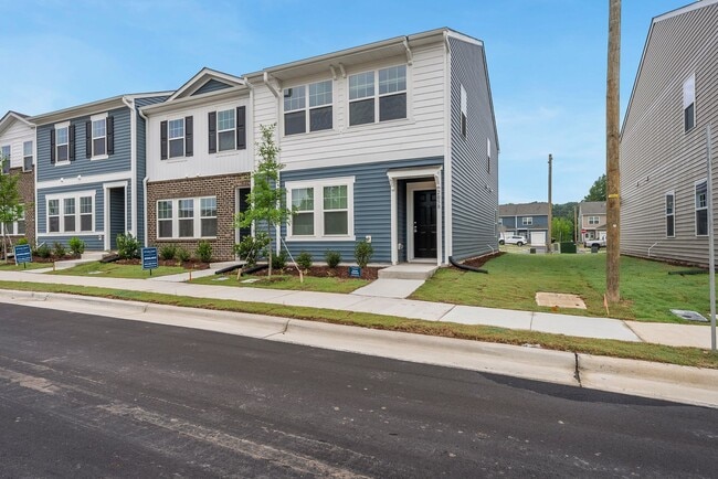 Building Photo - 2058 Gln Xing Dr