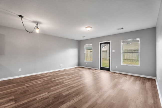Building Photo - 15638 Del Norte Dr