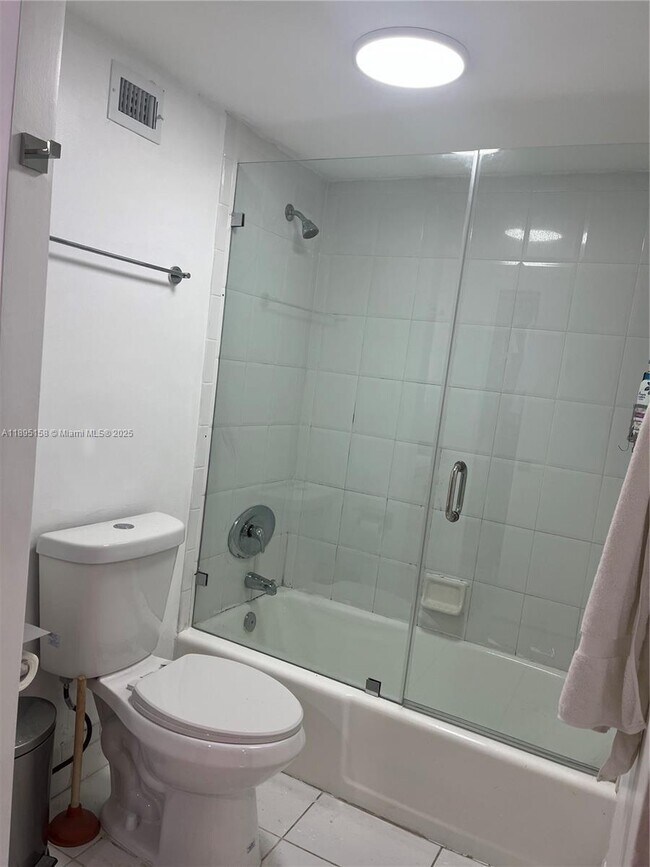 Building Photo - 100 Lincoln Rd