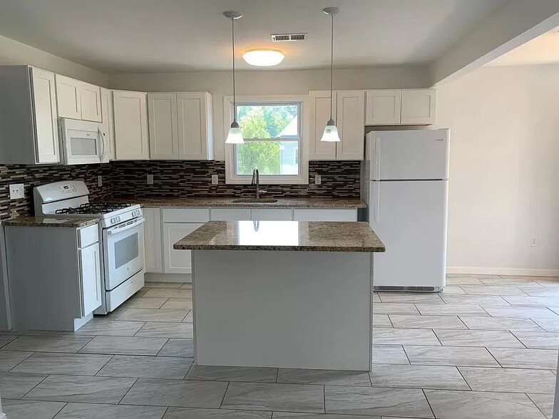 Building Photo - 107 Winslow Pl