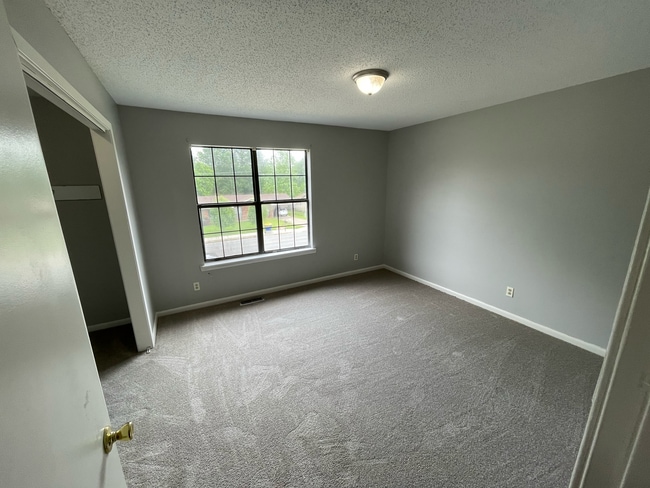 Building Photo - 1212 Henson