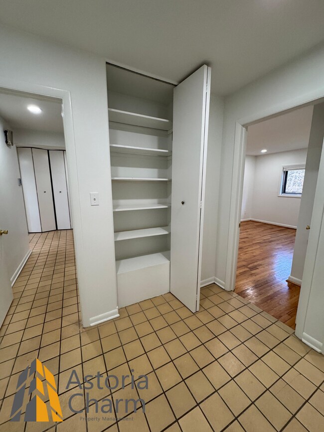 Building Photo - Spacious 5 Bedroom 3 Bath + Den Single Family Detached Home