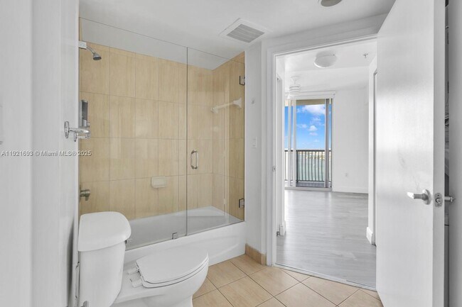 Building Photo - 1750 N Bayshore Dr