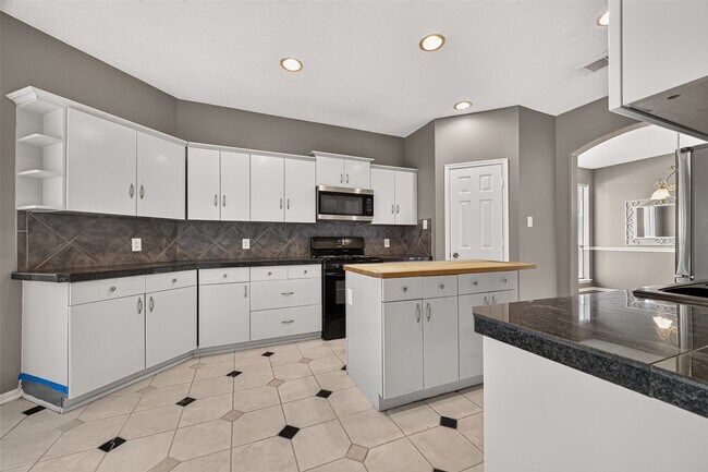 Building Photo - 14402 Barker Pelican Ct