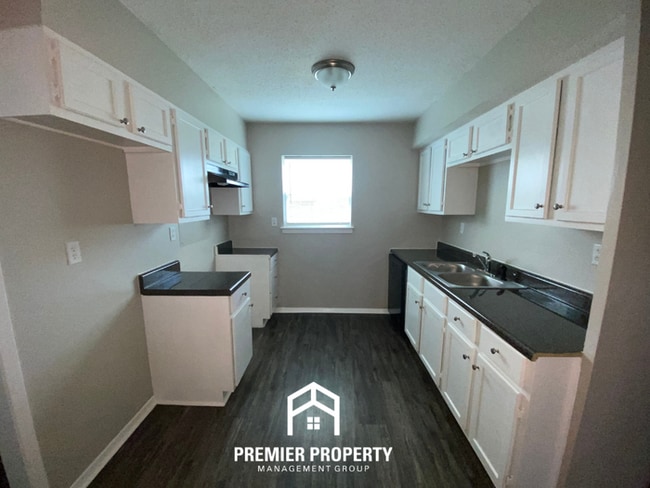 Building Photo - 6313 Leamont Dr