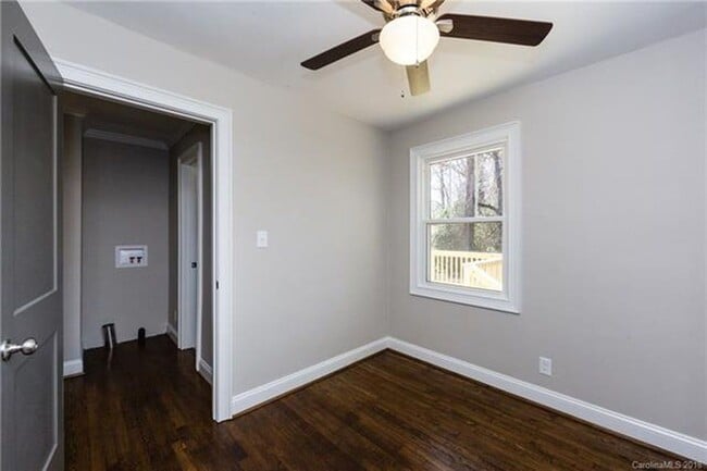 Building Photo - Must view this exquisite 3 bedroom 1 bath brick home. Within 2 miles from Uptown.