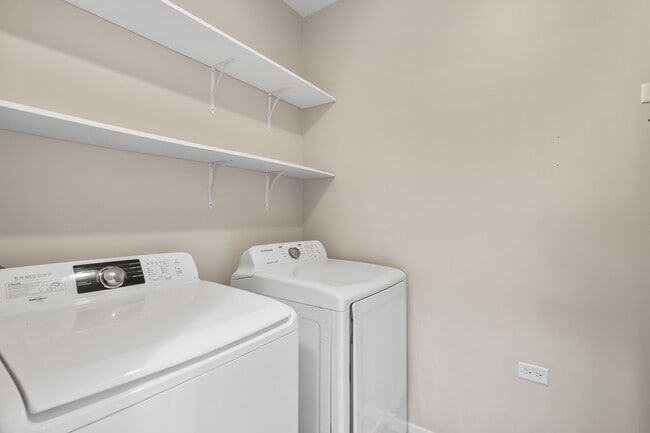 Building Photo - 1509 Lake Ridge Ct