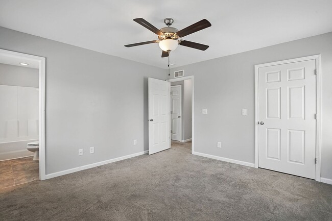 Building Photo - AVAILABLE-GREAT HOME IN THE HEART OF RALEI...