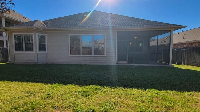 Building Photo - 706 Old Settlers Dr