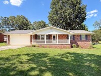 Building Photo - 834 Kay Cir