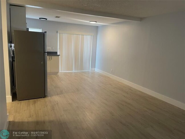 Building Photo - 780 NE 46th Ct