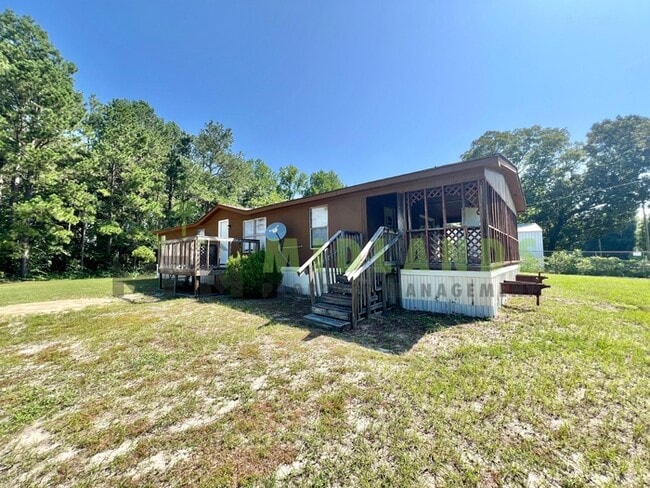 Building Photo - 2413 S Lake Dr
