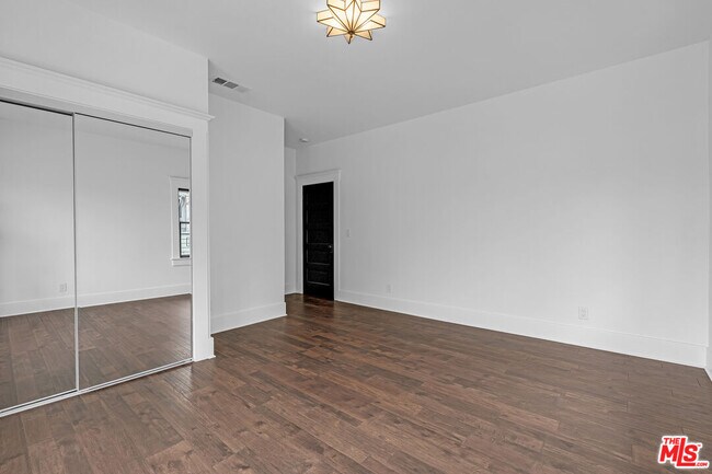 Building Photo - 1804 Roosevelt Ave