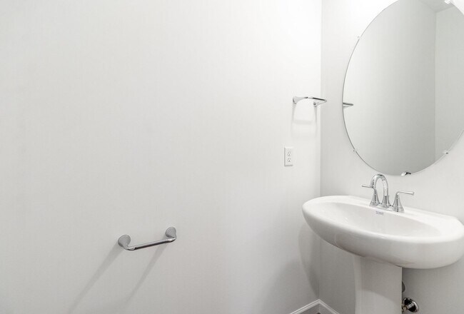 Building Photo - 7870 Briarwood Dr