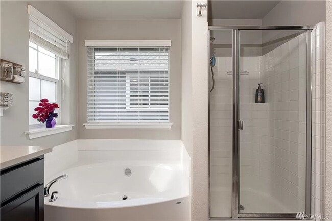 Master Bath - 3960 Maritime Dr SW