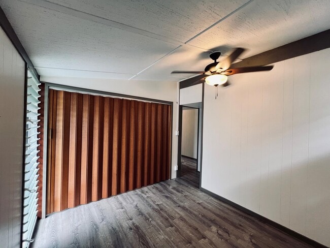 Building Photo - 350 Ulupaina St