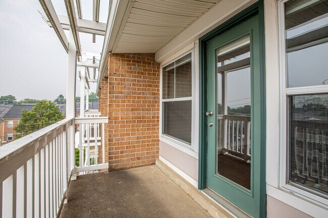 Building Photo - Charming 2 BR/2 BA Condo in Barry Farms!