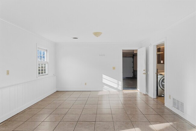 Building Photo - 1903 Sumac Dr