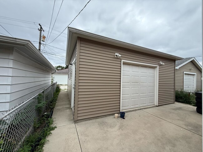 Building Photo - 7807 S Laramie Ave