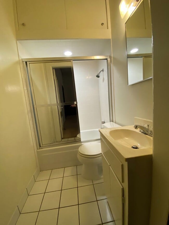 Building Photo - 190 W K St