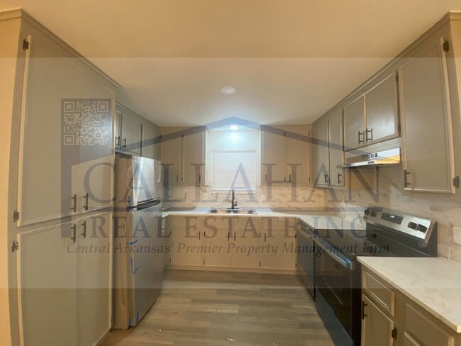 Building Photo - Southwest LR 4 Bedroom Home