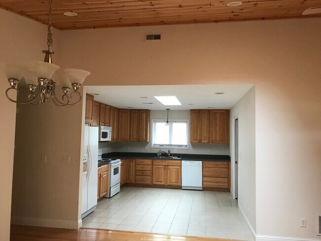 Building Photo - 1139 S Glenbeth Dr