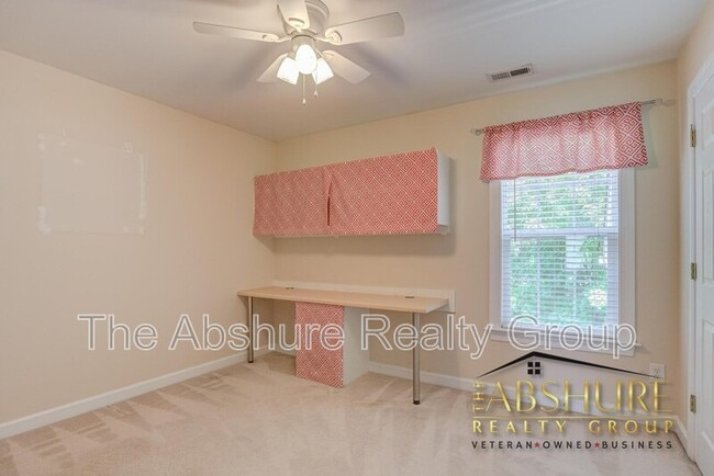 Building Photo - 1410 Fairfax Woods Dr