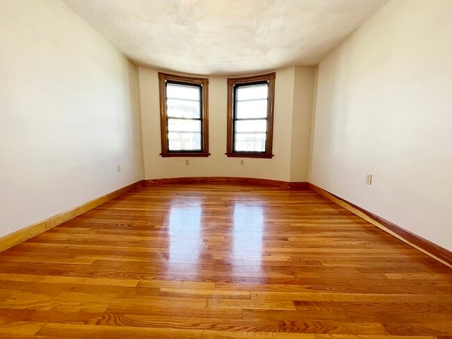 Building Photo - 196 Falcon St