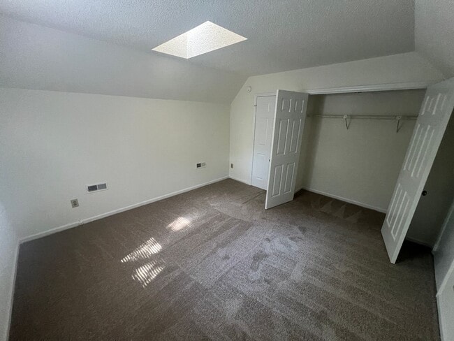 Building Photo - 2319 Oak Leigh Dr