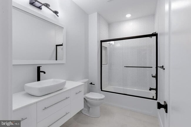 Building Photo - 1868 Frankford Ave