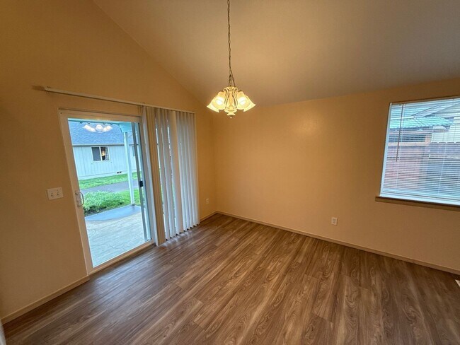 Building Photo - 1685 Lucinda Ave NE
