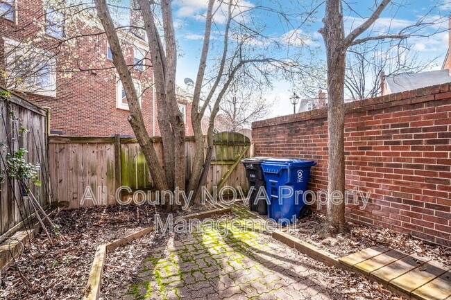 Building Photo - 1203 Michigan Ct