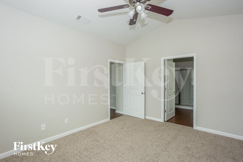 Building Photo - 133 Kingsway Dr