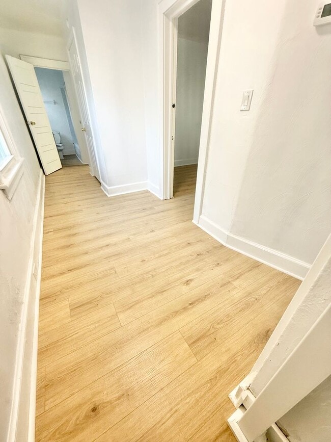 Building Photo - ***RENT READY~4 Bed RENOVATED 2 story house/w/ downstairs bedroom/Granite countertops