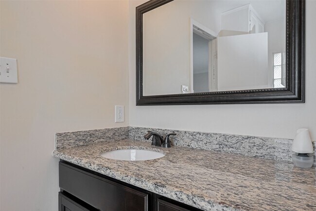 Building Photo - 13731 Greenway Dr