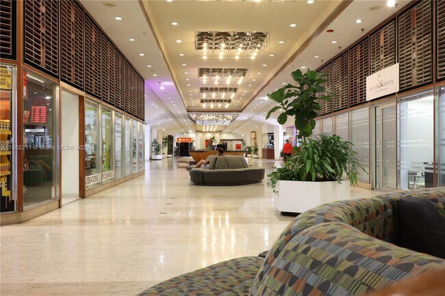Building Photo - 801 Brickell Bay Dr