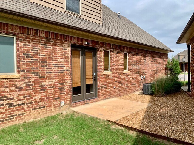 Building Photo - Executive Living in Sage Meadows Country Club