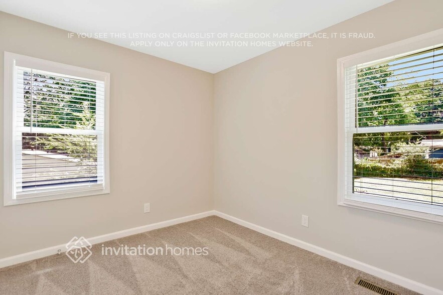 Building Photo - 2354 Beverly Ln