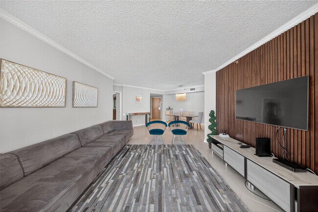 Building Photo - 20185 E Country Club Dr