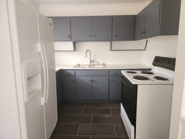 Building Photo - 846 Marilyn St