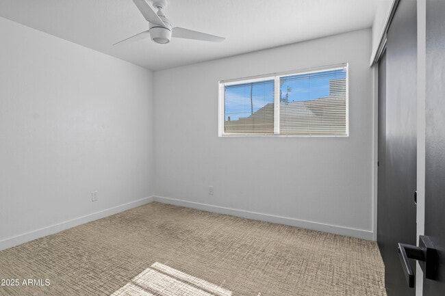 Building Photo - 2166 E Greenway Dr