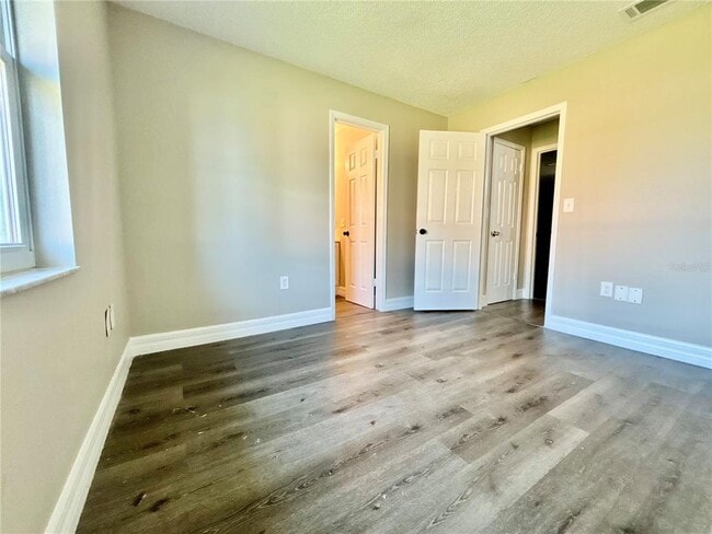 Building Photo - 504 Blackbird Ln