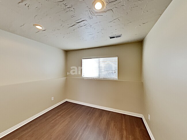 Building Photo - 342 N 75 W