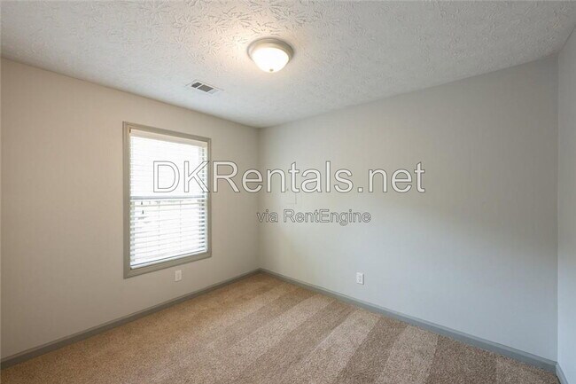 Building Photo - 207 Daventry Way