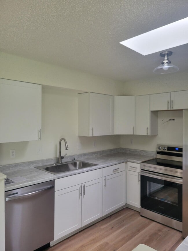 Building Photo - 104 Bent Tree Dr