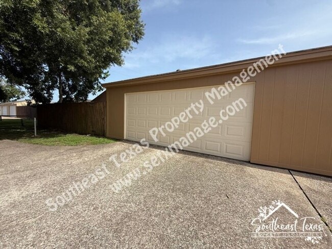 Building Photo - 1099 Sunmeadow Dr