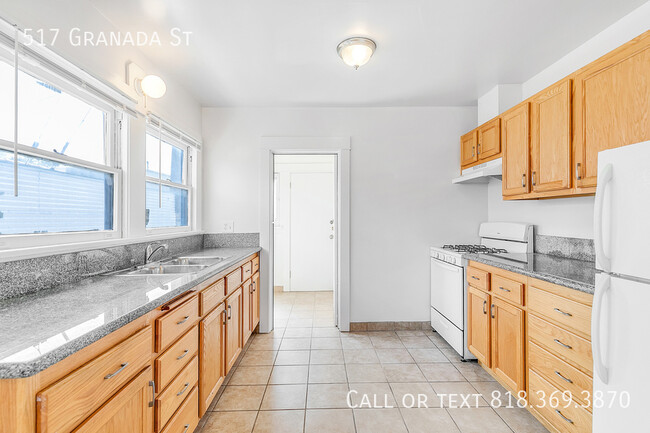 Building Photo - 517 Granada St