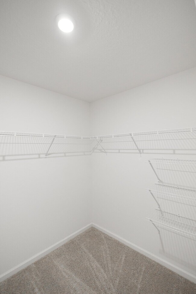 Building Photo - 664 Hillview Lp