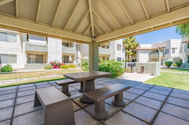 Building Photo - Chandler's Best-Kept Secret: Spacious Cond...